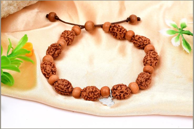 3 mukhi Mahajwala bracelet from Java with White Sandalwood beads